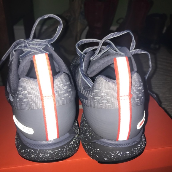 Running nike shoes - Picture 2 of 4